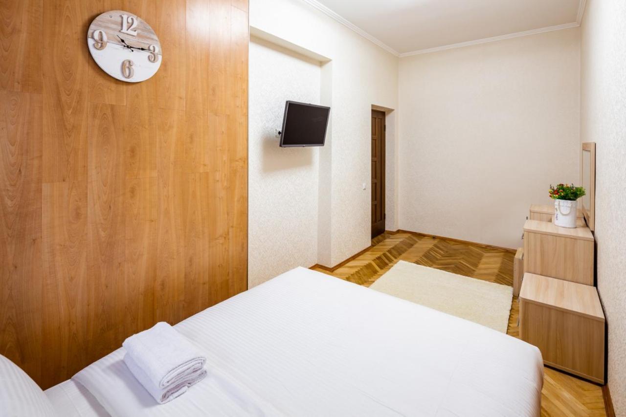 Alfa Apartments Svobody 31 リヴィウ エクステリア 写真