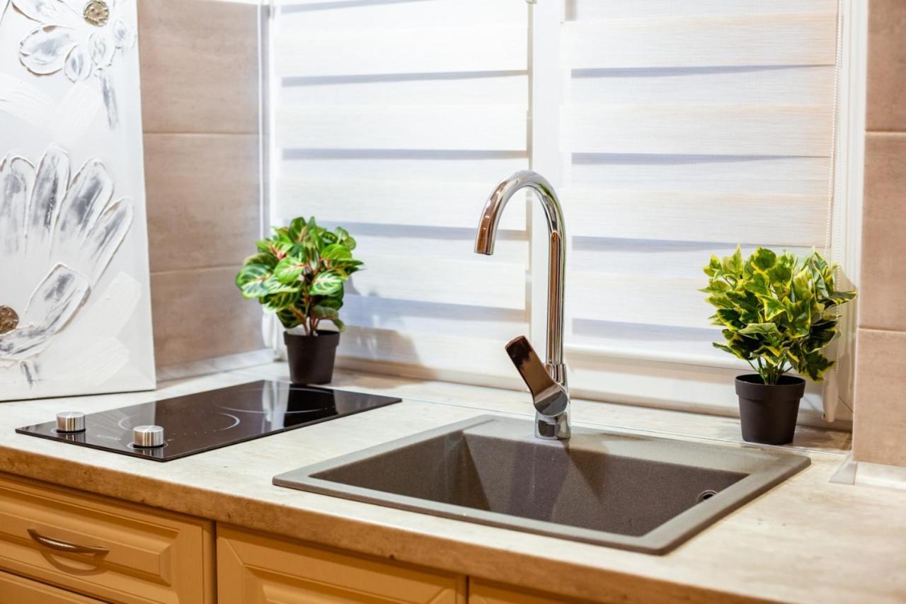 Alfa Apartments Svobody 31 リヴィウ エクステリア 写真