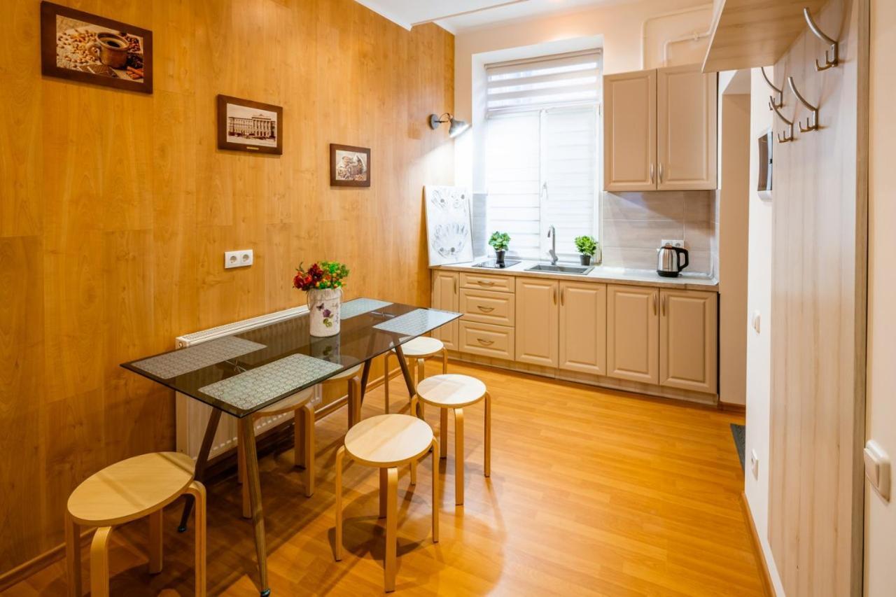 Alfa Apartments Svobody 31 リヴィウ エクステリア 写真